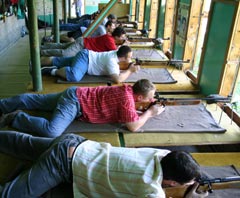 Ziariștii și politicienii s-au întrecut la tras cu pușca