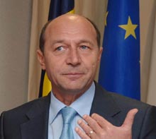 Băsescu a grațiat două bătrâne încarcerate pentru neplata unei amenzi