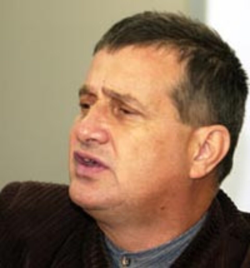 Conservatorii strâng probe împotriva lui Dinescu Conservatorii strâng probe împotriva lui Dinescu