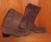 Cizmele Angelinei Jolie, scoase la licitație