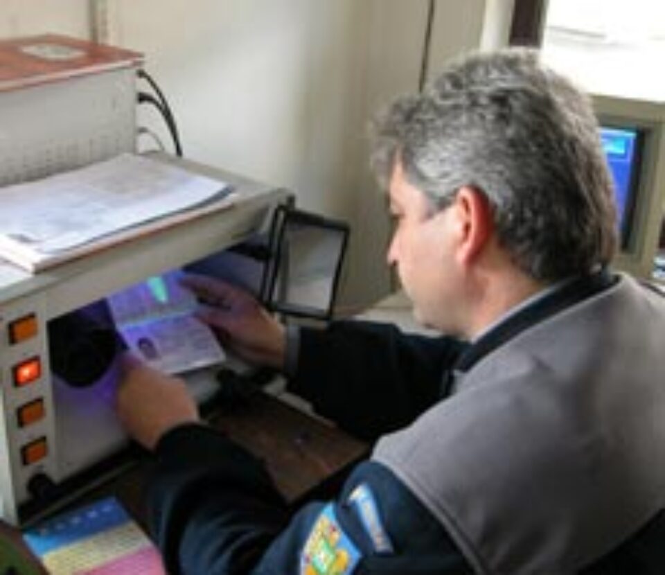 Și sucevenii își încearcă norocul la graniță cu documente false Și sucevenii își încearcă norocul la graniță cu documente false