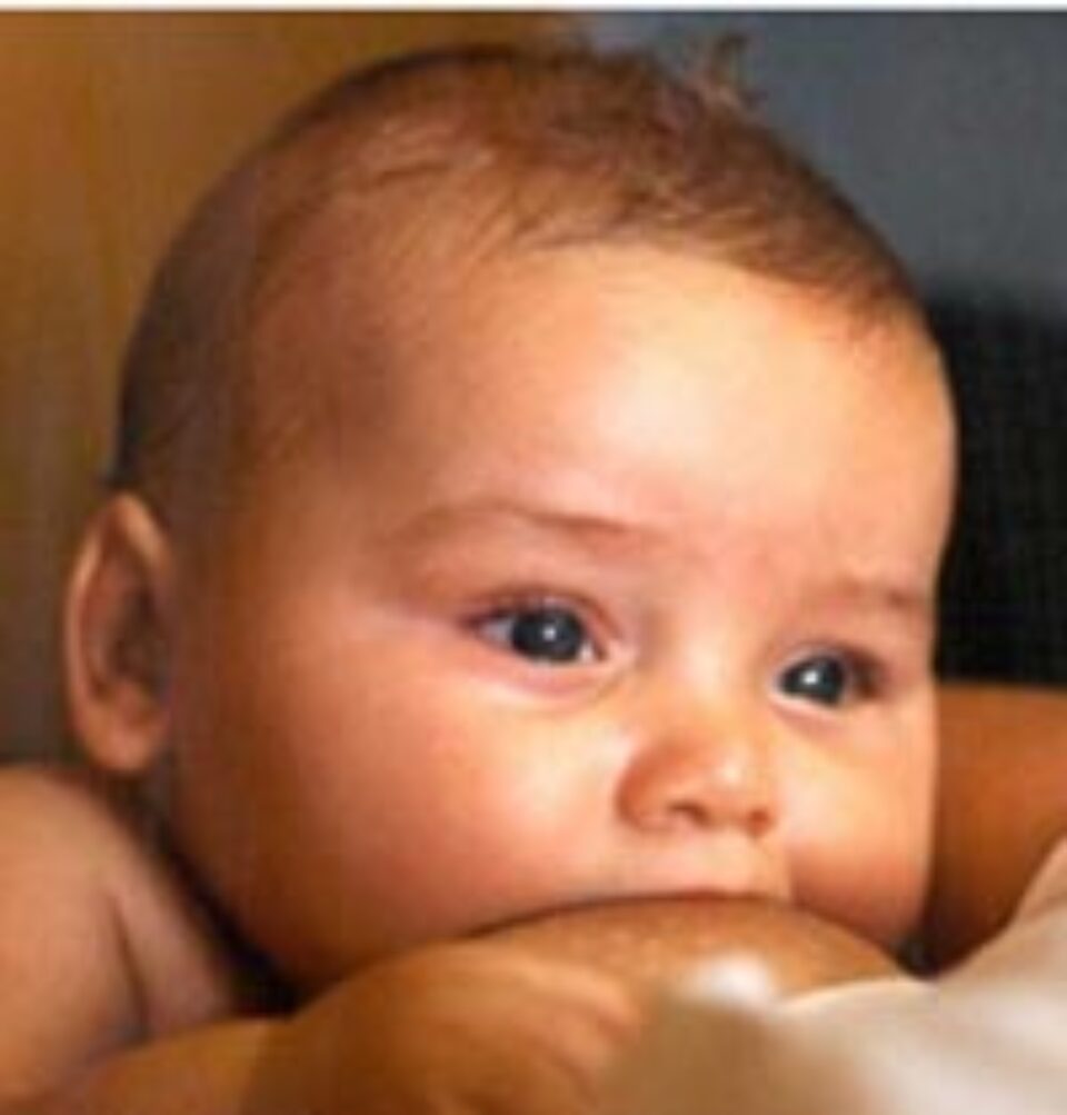 Bebelușii alăptați mai mult de trei luni urinează mai puțin în pat decât ceilalți Bebelușii alăptați mai mult de trei luni urinează mai puțin în pat decât ceilalți