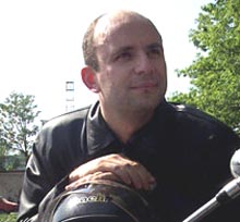 Cozmin Gușă începe astăzi activitatea de taximetrist