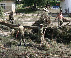 Copilul de doi ani înghițit de puhoaiele ce au făcut prăpăd la Arbore a fost găsit