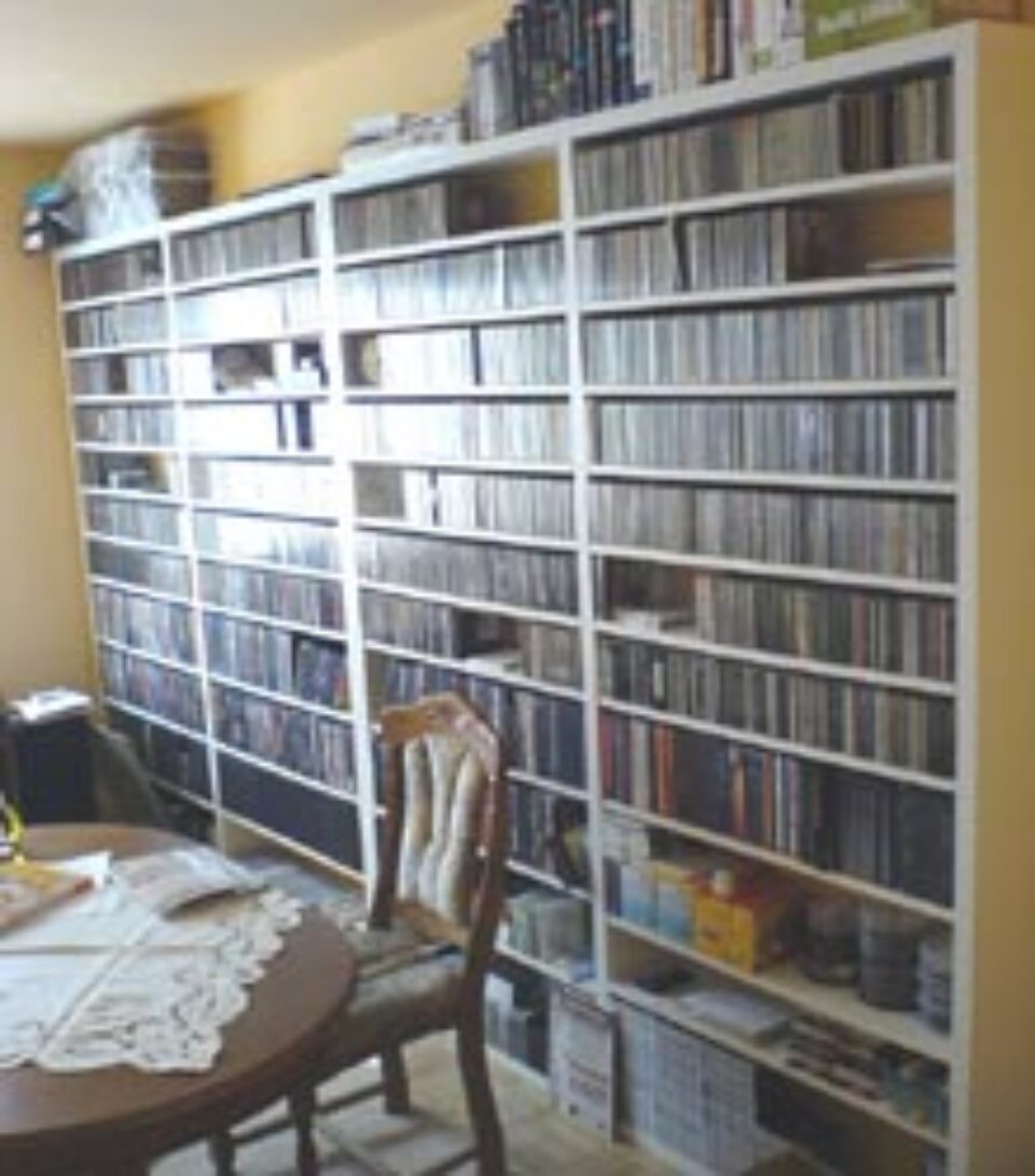 Polițiști și procurori, la ușa unui „pirat” de pe Internet Polițiști și procurori, la ușa unui „pirat” de pe Internet