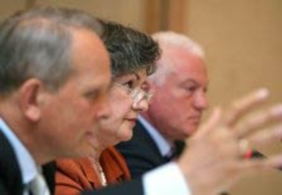 Tăriceanu, ținta acuzelor din apelul la unitate al triadei disidente Tăriceanu, ținta acuzelor din apelul la unitate al triadei disidente