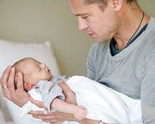 Brad Pitt, schimbat de paternitate