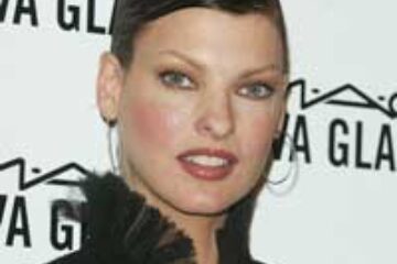 Linda Evangelista va apărea pe coperta revistei Vogue