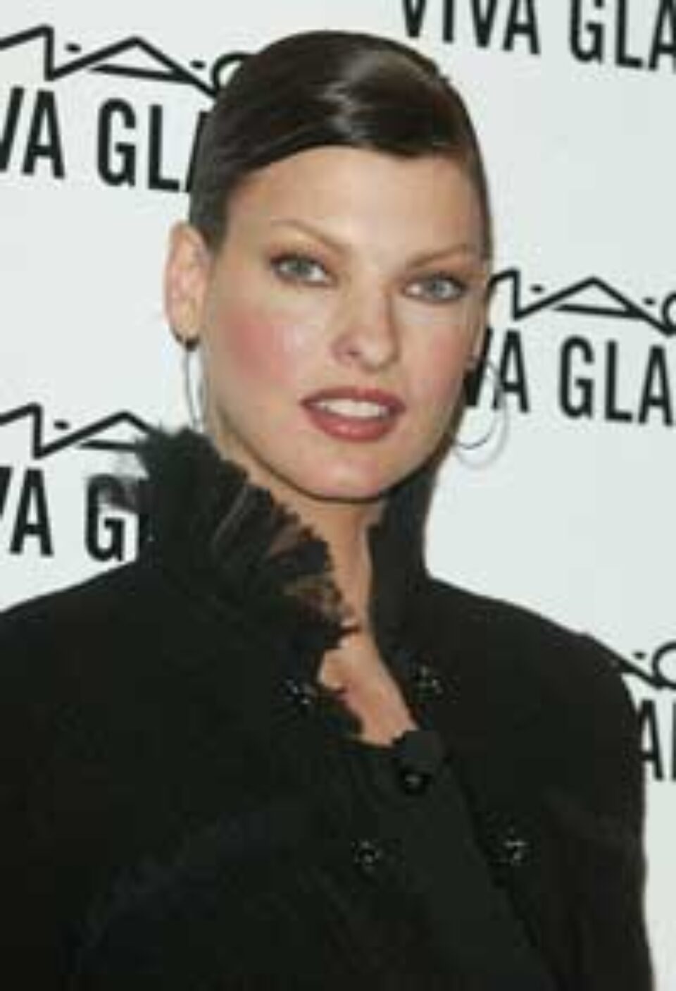 Linda Evangelista va apărea pe coperta revistei Vogue
