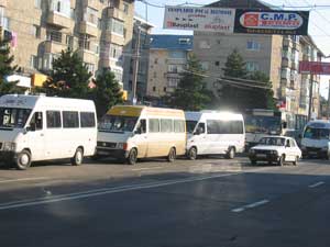 Maxi-taximetriștii suceveni revin la vechile năravuri