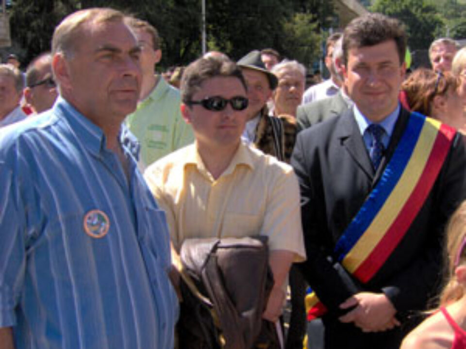 Festivalul de folclor de la Câmpulung Moldovenesc bucură publicul și exasperează șoferii