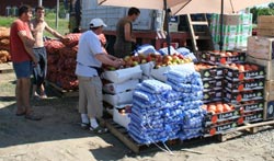 Prețuri la jumătate față de oraș în piața angro din Burdujeni