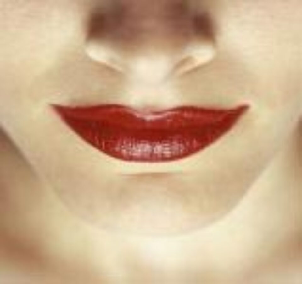 Buzele roșii sunt HOT sezonul acesta