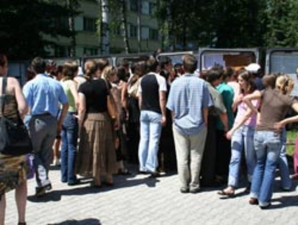 Profesorii suceveni care au luat titularizarea vor fi repartizați astăzi la catedre