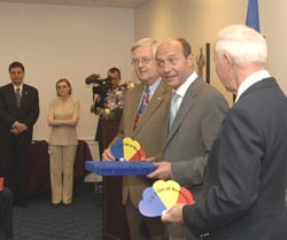 Băsescu a cerut sprijin congresmenilor americani pentru ridicarea vizelor Băsescu a cerut sprijin congresmenilor americani pentru ridicarea vizelor