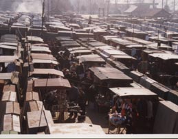 Comercianții din bazar, avertizați în scris cu privire la obligațiile ce le revin pe linie de mediu