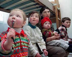 Copiii români, mai săraci dar mai sănătoși decât cei britanici