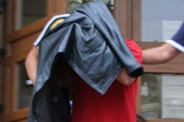 Iuliana şi Vasile Mureşan au înmatriculat pe numele bătrânului din Suceava nu mai puţin de cinci autoturisme de lux