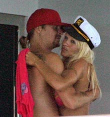 Pamela Anderson s-a căsătorit oficial cu Kid Rock Pamela Anderson s-a căsătorit oficial cu Kid Rock