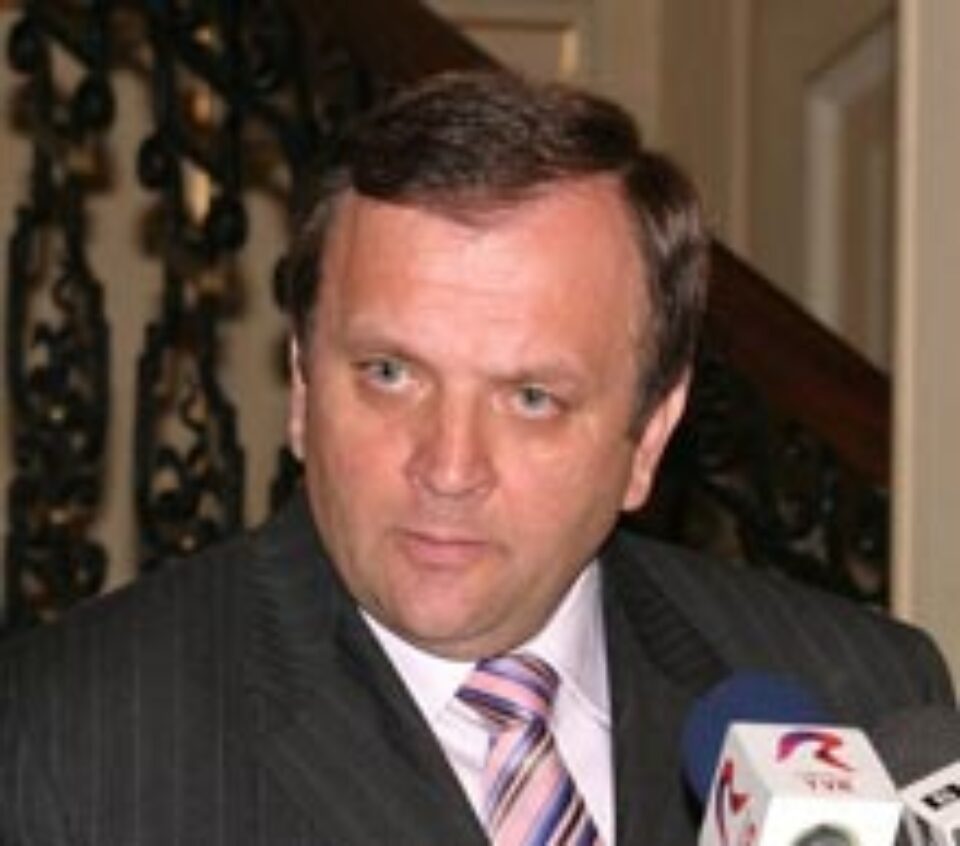 Guvernul a alocat 8 miliarde de lei pentru refacerea drumurilor din Arbore distruse de inundații