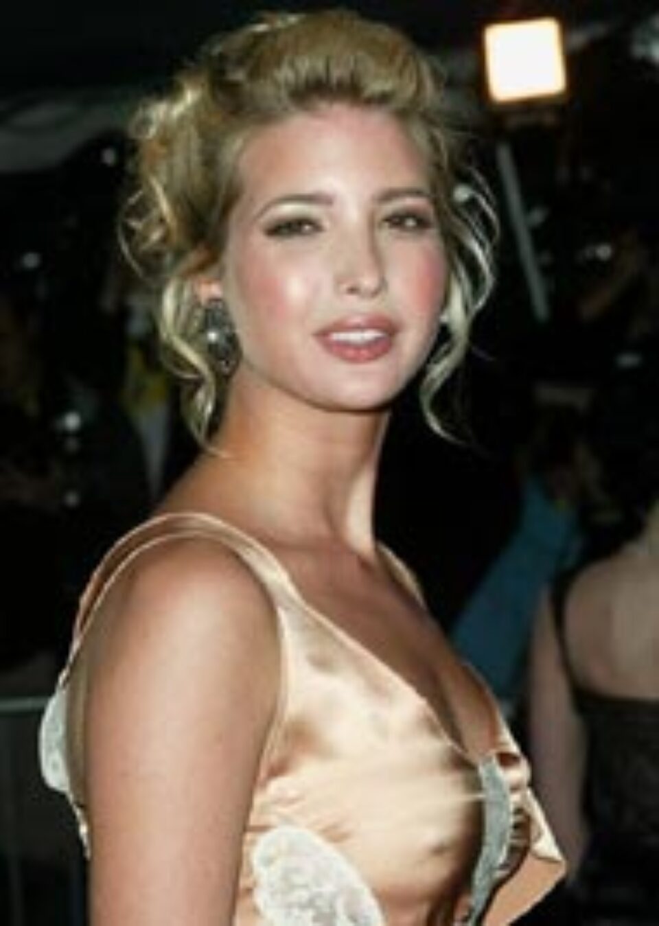 Ivanka Trump, cea mai atrăgătoare şi frumoasă dintre toate „bogătaşele” Ivanka Trump, cea mai atrăgătoare şi frumoasă dintre toate „bogătaşele”