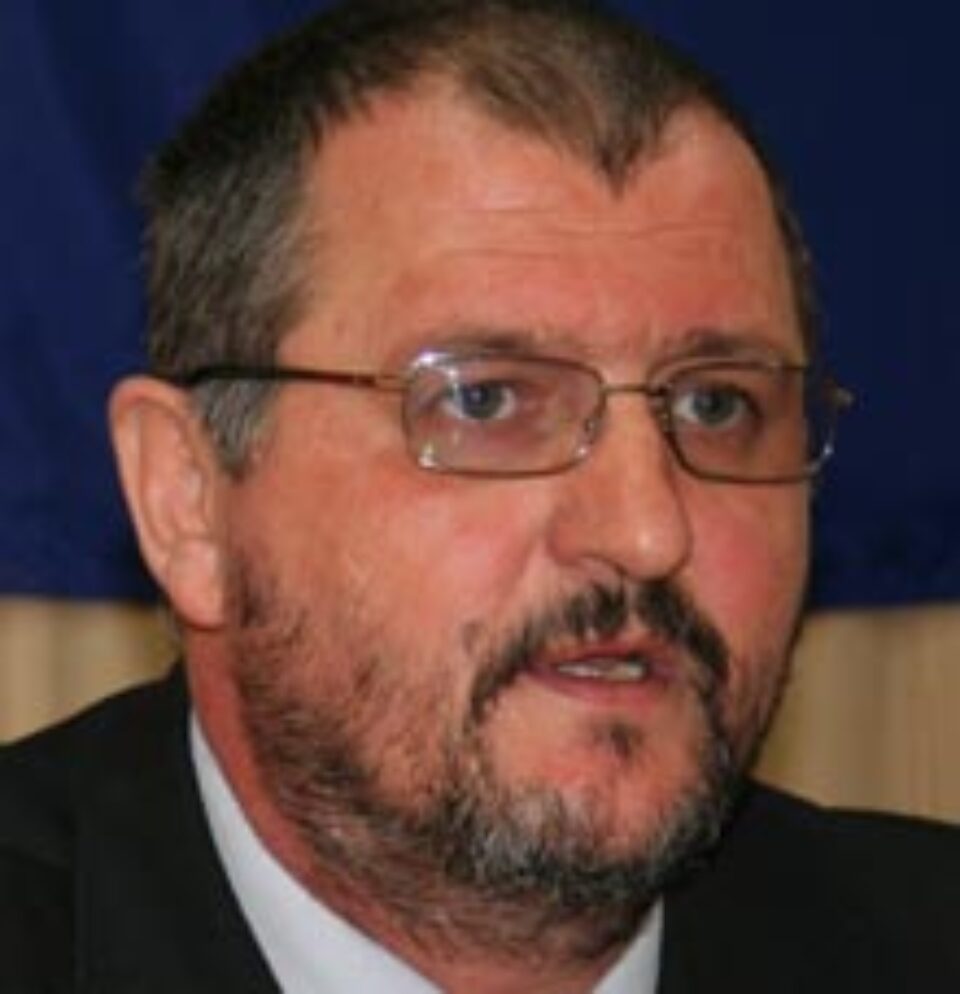 Onofrei consideră că foștii ofițeri de securitate ar trebui să facă publice numele informatorilor Onofrei consideră că foștii ofițeri de securitate ar trebui să facă publice numele informatorilor