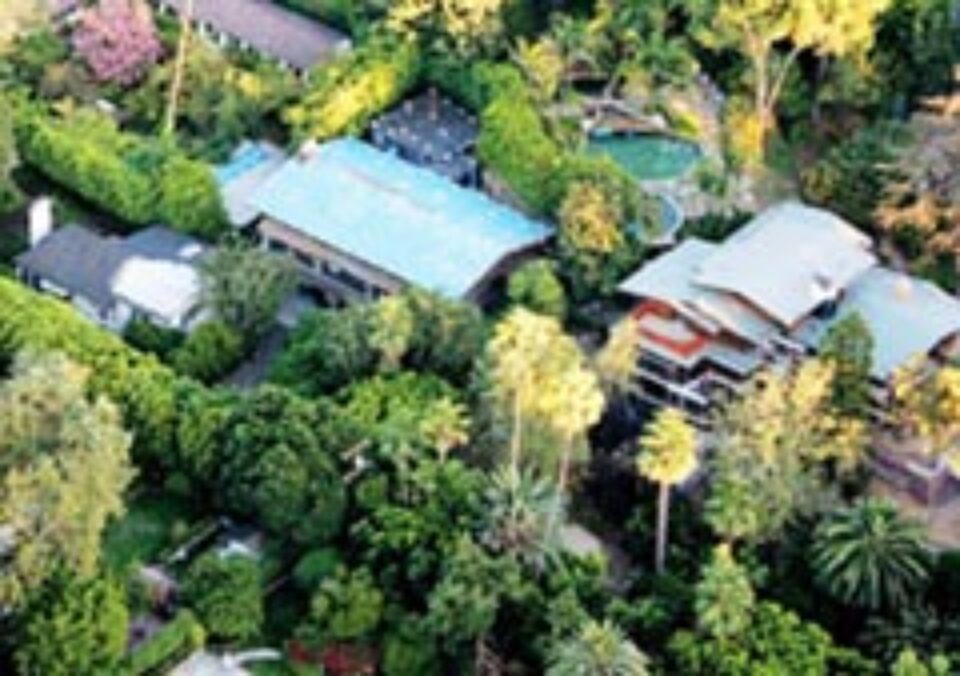 Brad Pitt și Angelina Jolie părăsesc vila din Malibu