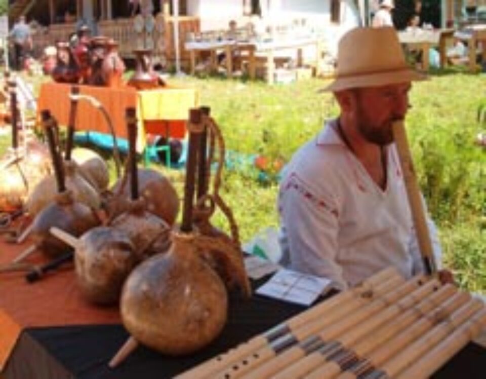 Vreme frumoasă, mulți participanți și o impresionantă varietate de produse la Târgul Meșterilor Populari