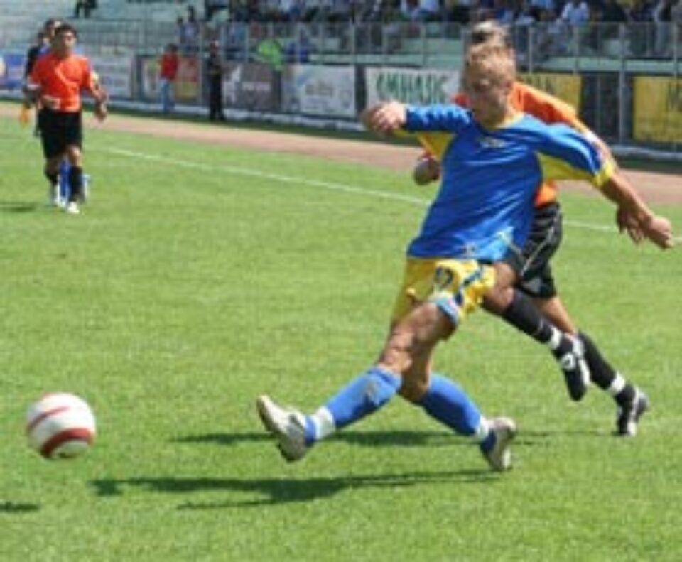 Roman a făcut ce a vrut cu adversarii, inclusiv i-a dat cap în cap