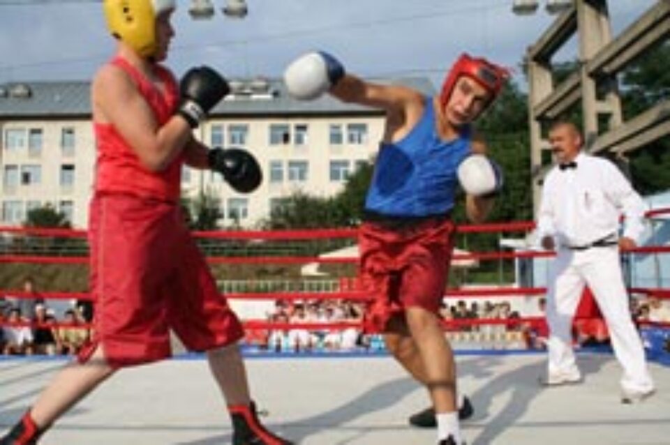 Prima gală în aer liber din 2006 la Suceava