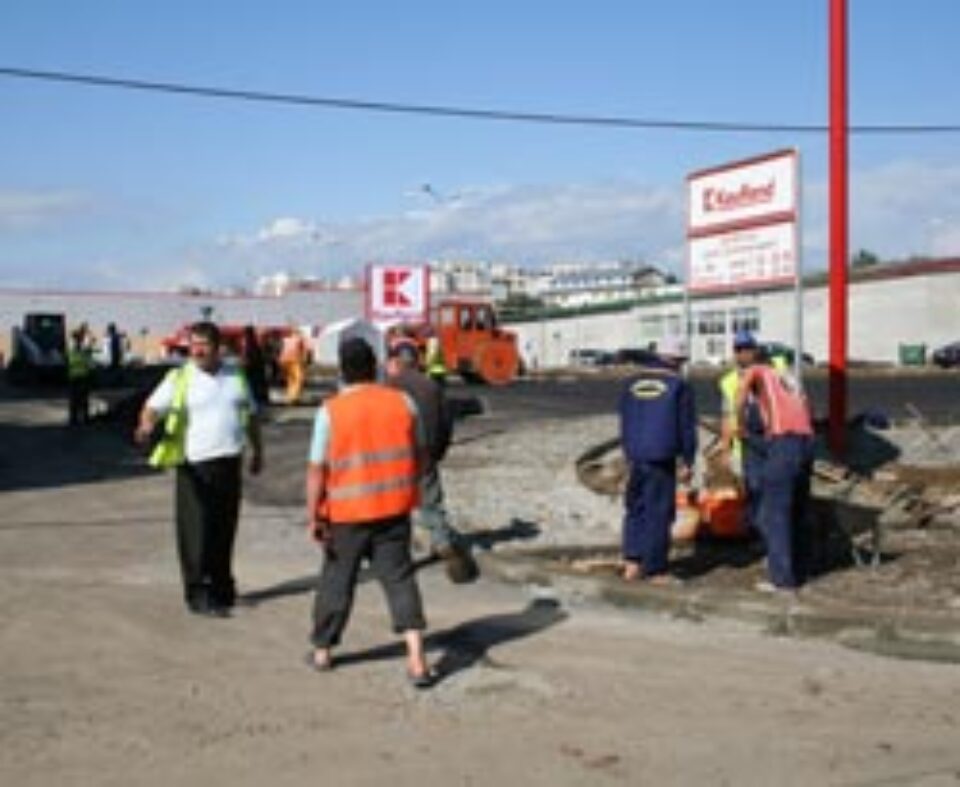 Strada Universității ar trebui să fie deschisă de mâine circulației pe ambele sensuri