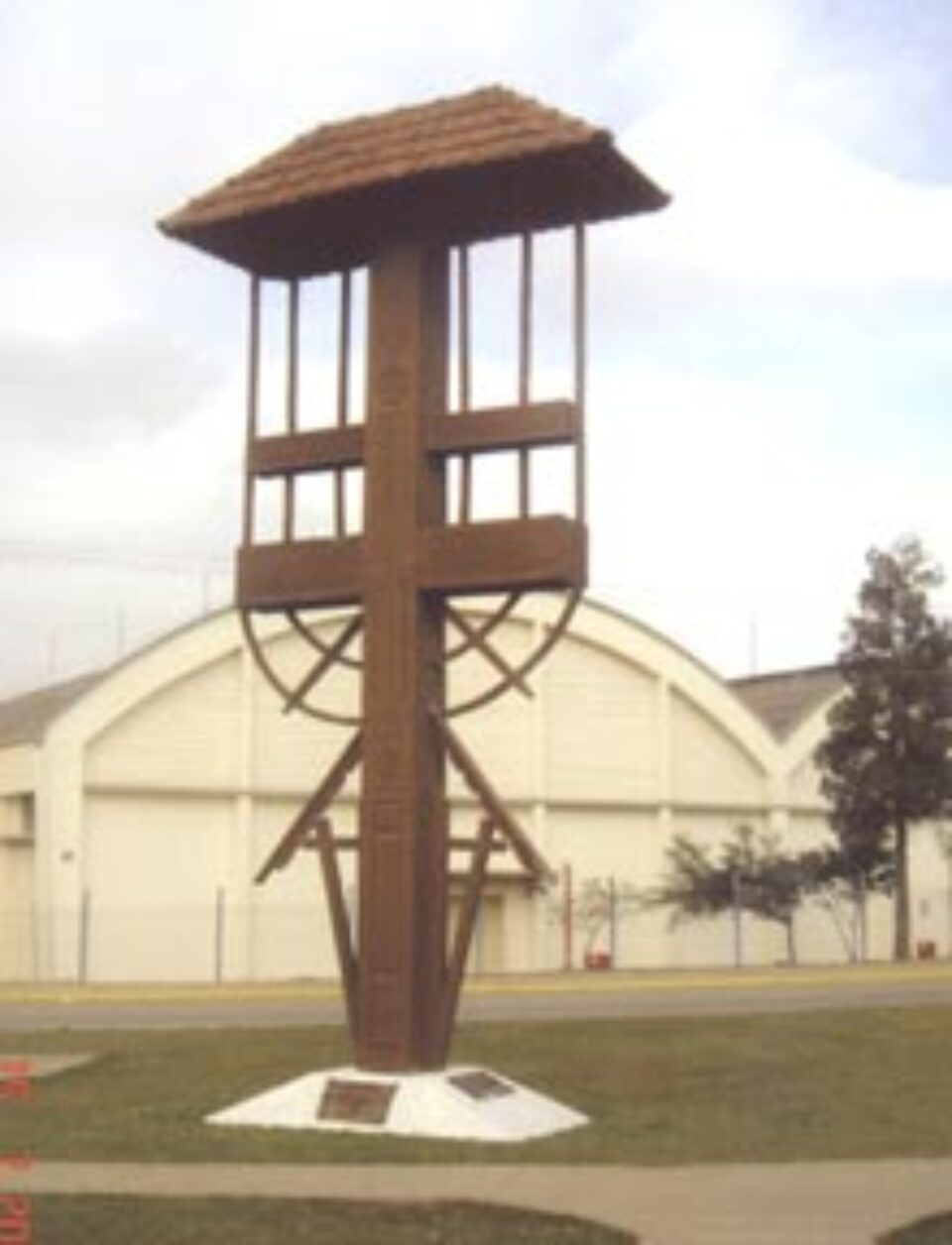 Troiţa din Rio Negro realizată după proiectul artistului humorean Radu Bercea