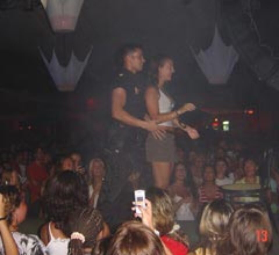 Sute de tinere vin seara de seara la show-ul celor de la Bad Boys