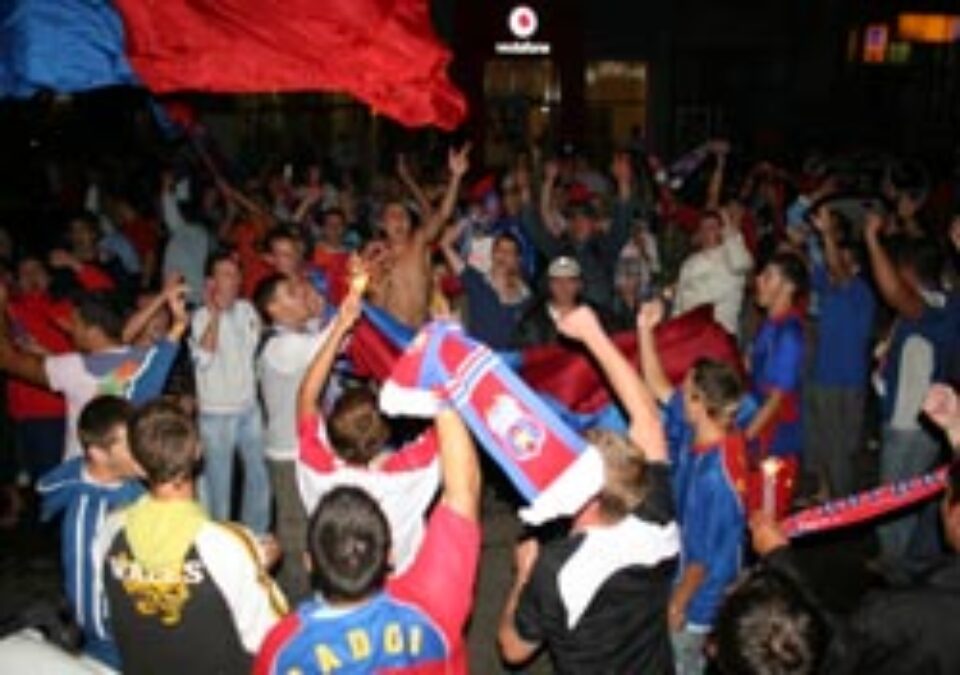 Sucevenii au sărbătorit în stradă calificarea Stelei