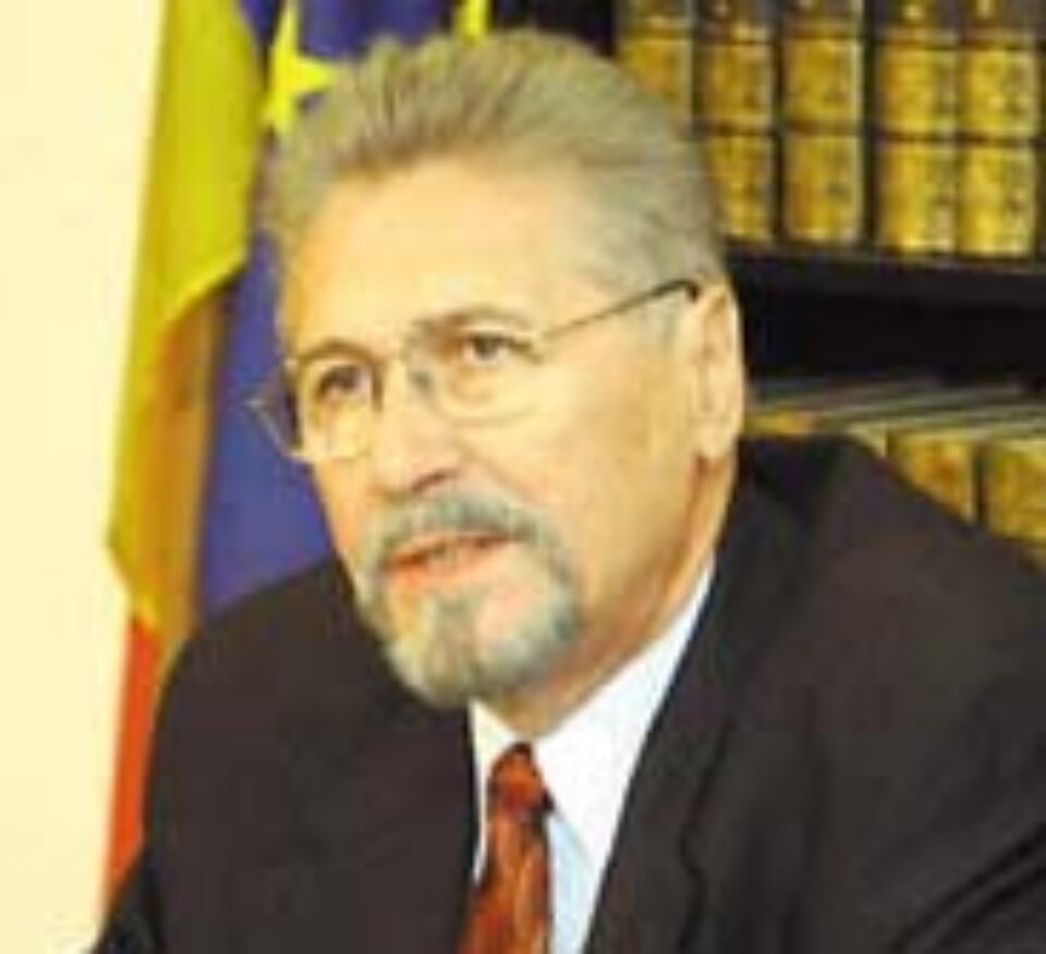 Constantinescu: Colaborarea lui Băsescu cu Securitatea este clară Constantinescu: Colaborarea lui Băsescu cu Securitatea este clară