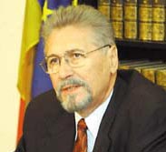 Constantinescu: Colaborarea lui Băsescu cu Securitatea este clară