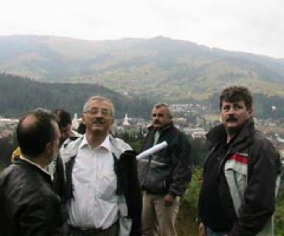 Cepoi prezentându-le oficialilor europeni unul din amplasamentele proiectului de 20 de milioane de euro Cepoi prezentându-le oficialilor europeni unul din amplasamentele proiectului de 20 de milioane de euro