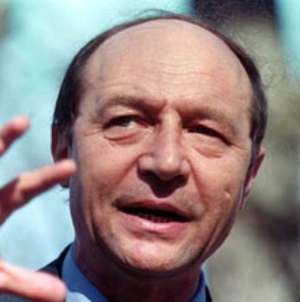 Băsescu: Prin decizii succesive s-au secretizat dosare de politicieni, ierarhi și sportivi Băsescu: Prin decizii succesive s-au secretizat dosare de politicieni, ierarhi și sportivi