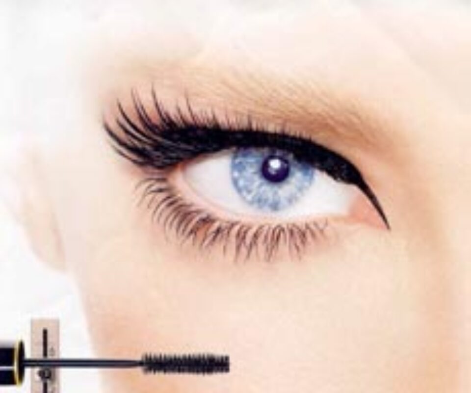 Luminează-ți privirea cu dermatograf alb! Luminează-ți privirea cu dermatograf alb!