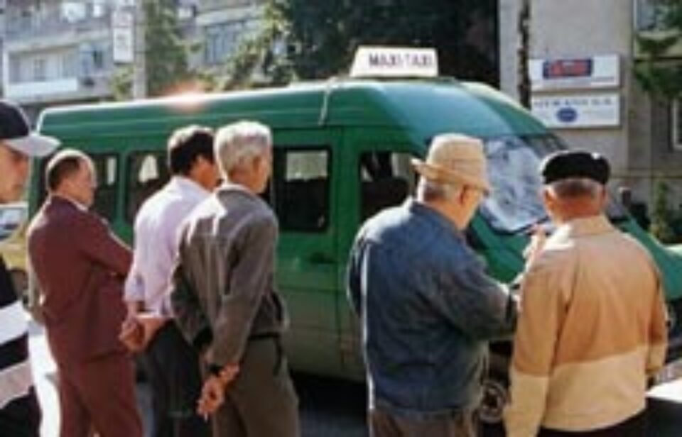 Primăria “taie calea” maxi-taximetriștilor “pirați” Primăria “taie calea” maxi-taximetriștilor “pirați”