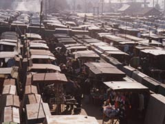 Bazarul ar putea să dispară, pentru a fi înlocuit de un centru comercial