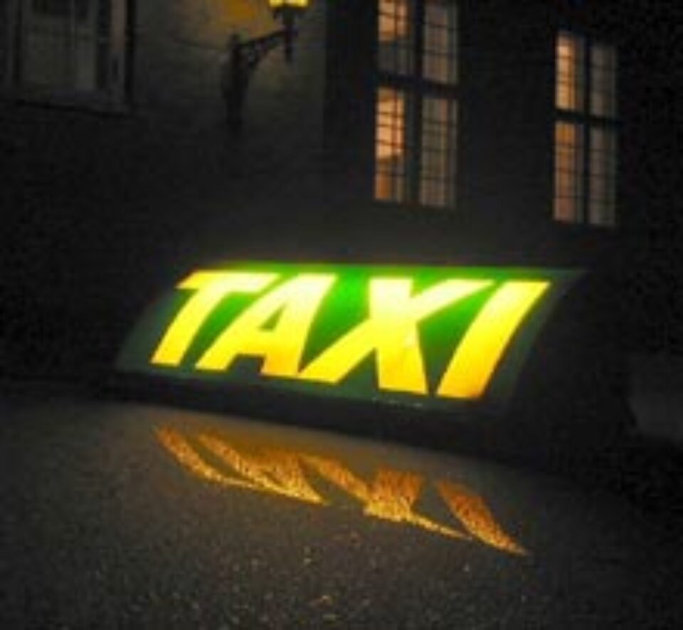 Taximetriștii suceveni spun că tarifele prea mici îi vor falimenta