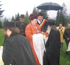 Familia Acatrinei construiește o biserică la 1.400 de metri altitudine