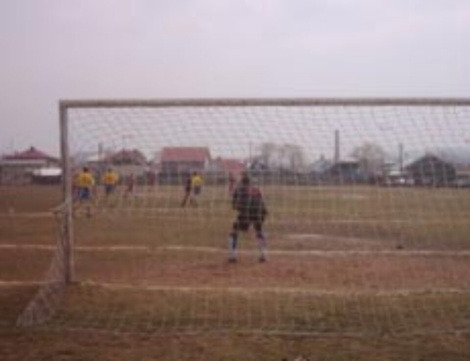 Primele două formații joacă derbiul rundei