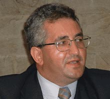 Bazariștii suceveni, chemați luni la Primărie să decidă soarta Bazarului