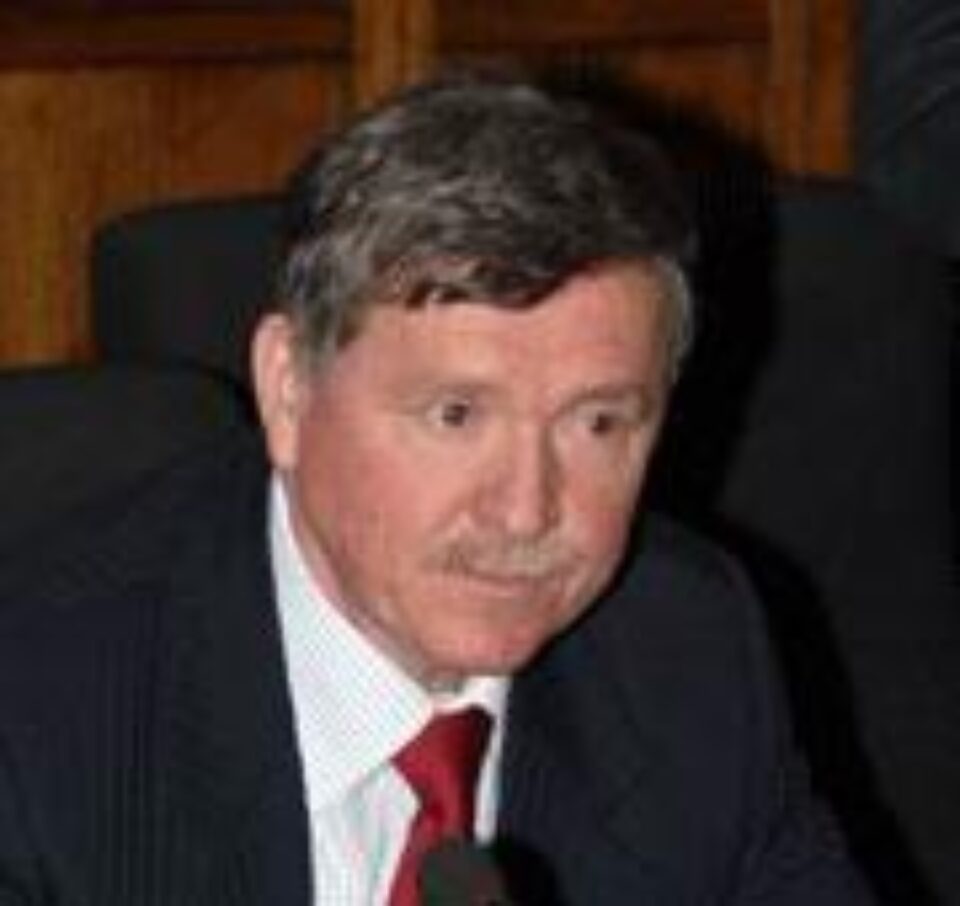 MEdC pregătește o lege privind descentralizarea învățământului preuniversitar