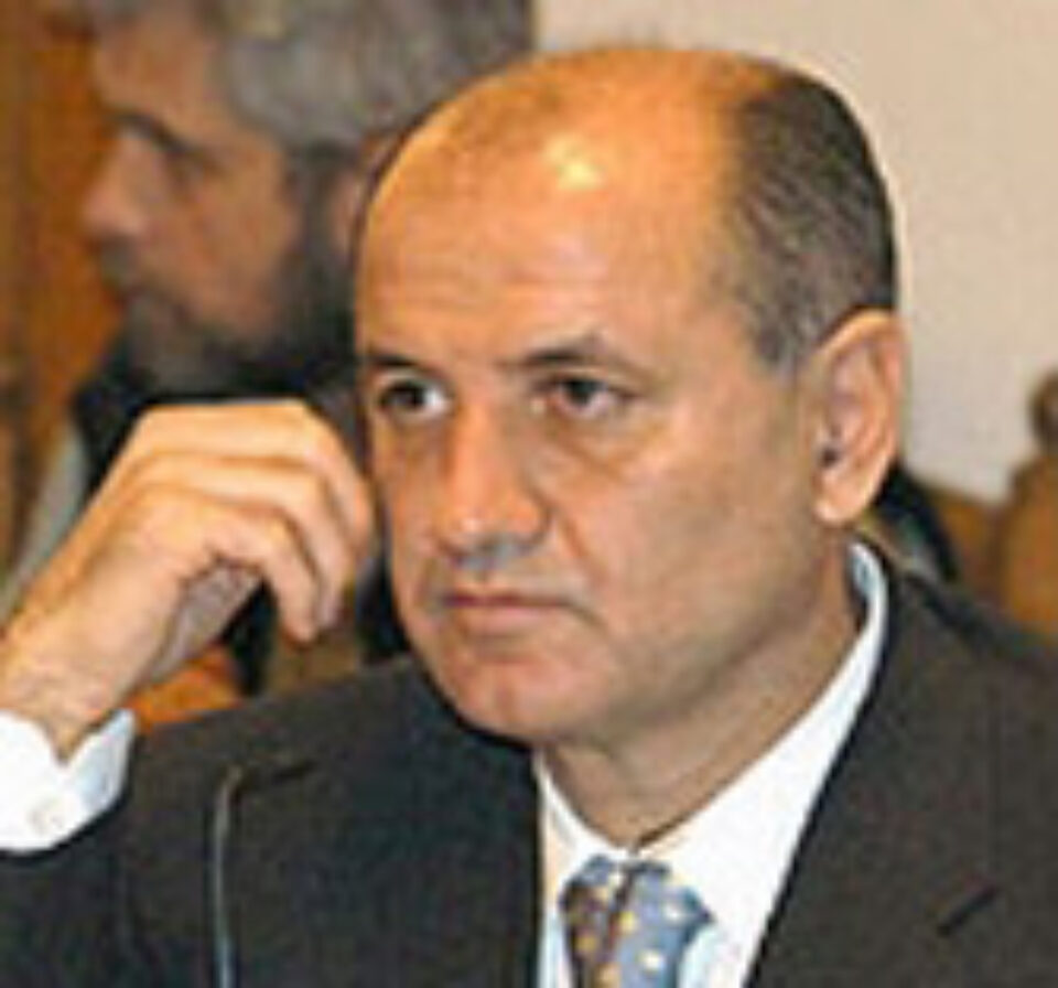 Copos: Steaua umblă cu bani la arbitri