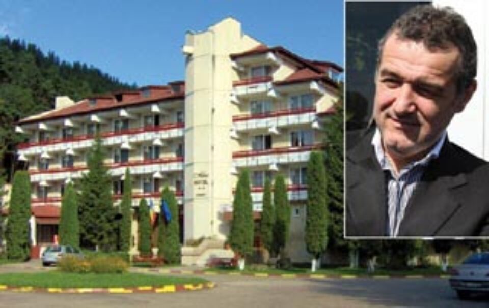 Gigi Becali vrea să cumpere fostul complex BTT din Câmpulung Moldovenesc Gigi Becali vrea să cumpere fostul complex BTT din Câmpulung Moldovenesc
