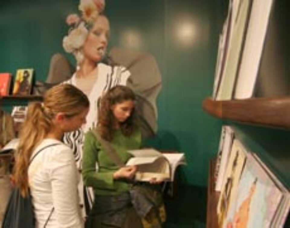 Standul României la Frankfurt: o mie de titluri la înălțime Standul României la Frankfurt: o mie de titluri la înălțime