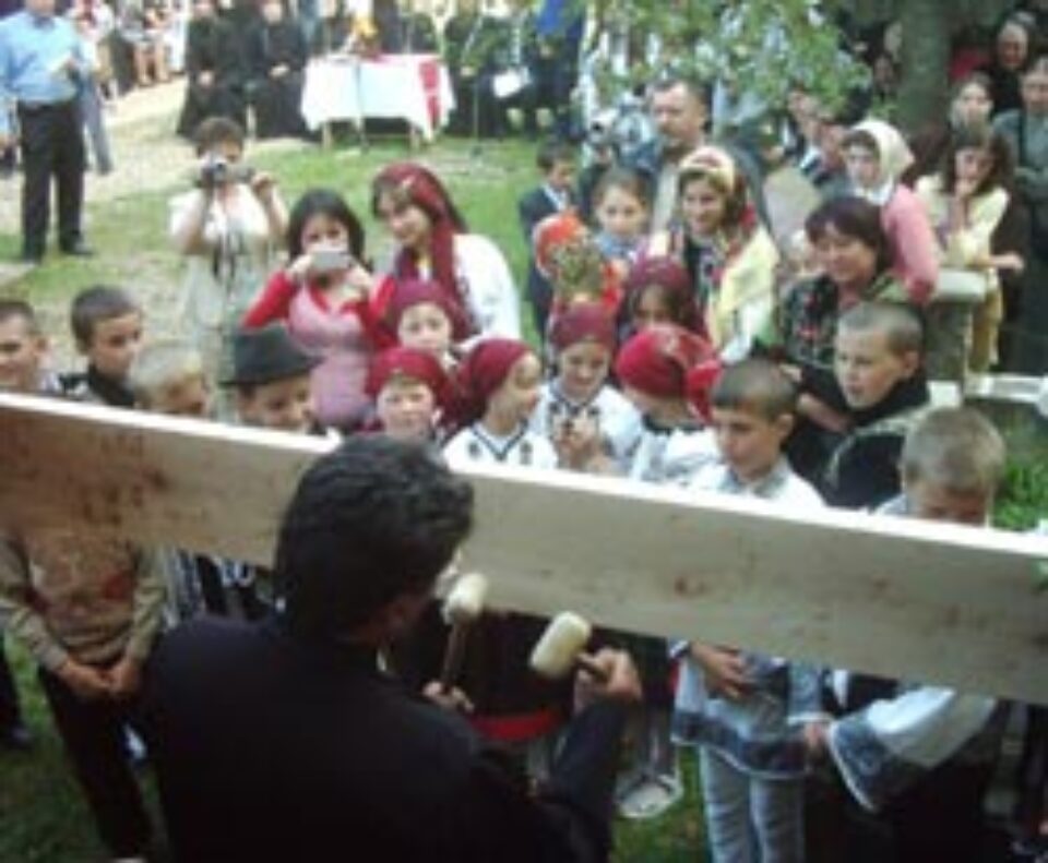 Glasul de toacă din inima Ardealului și Bucovinei „s-a oprit” la Sucevița Glasul de toacă din inima Ardealului și Bucovinei „s-a oprit” la Sucevița